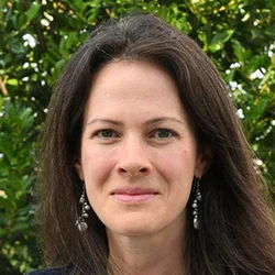 Lindsay De Biase
